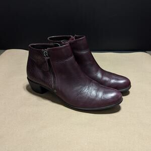 Ecco Touch 35 Ankle Booties Leather Snake Embossed Womens 6 Workwear Maroon